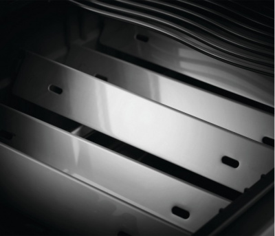 Газовый гриль NAPOLEON Rogue PRO-S 425 (черный, с ИК горелкой 3/3, задней горелкой и вертелом в комплекте) — купить с доставкой и консультацией